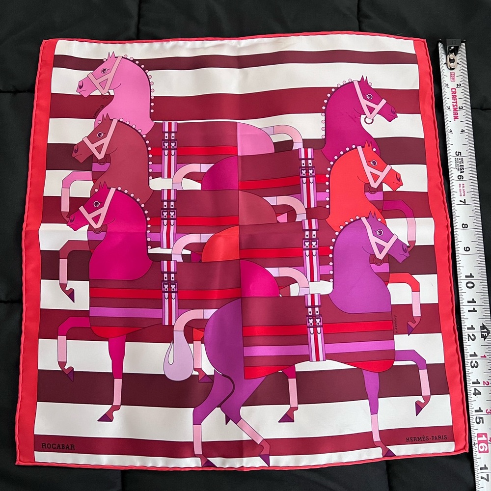 Hermès Paris silk scarf (approx. 16” x 16”). - Picture 12 of 13